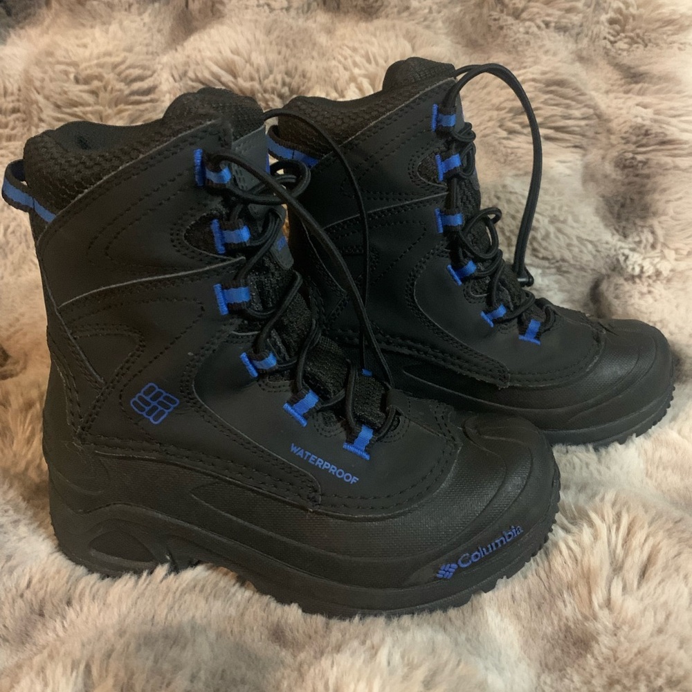 Columbia Kids Black and Blue Waterproof Snow  Boots. Size 1 Kids, Like New